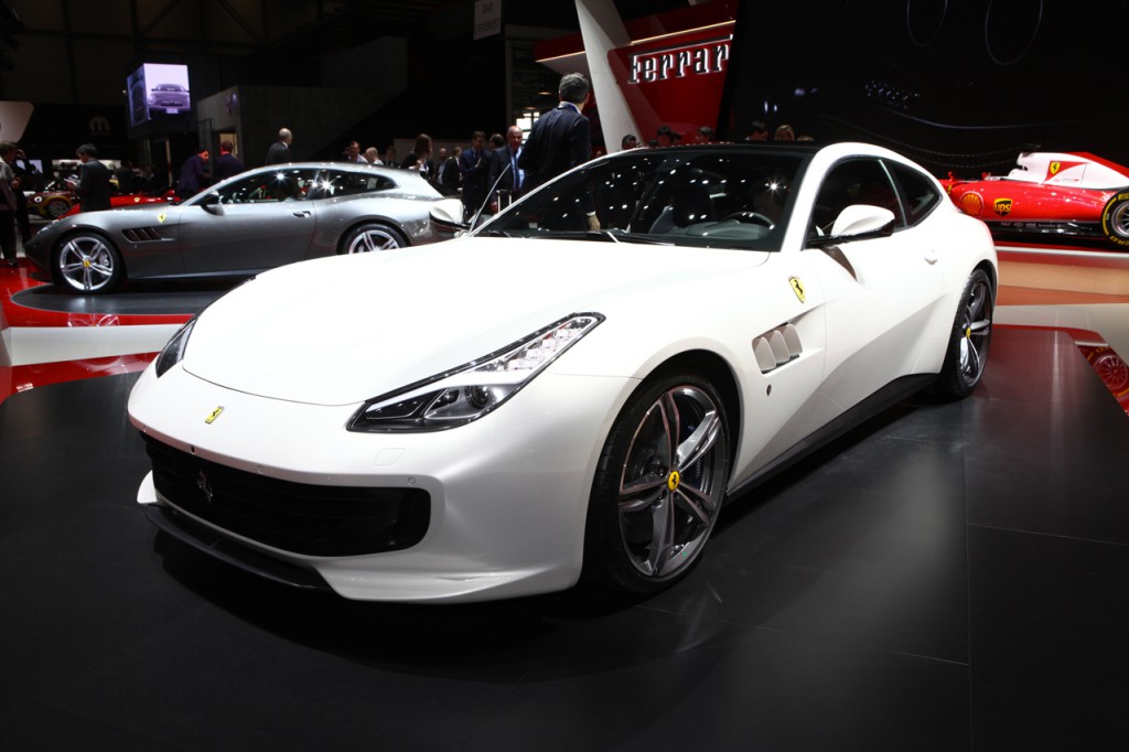 Ferrari_GTC4Lusso8_Luxe