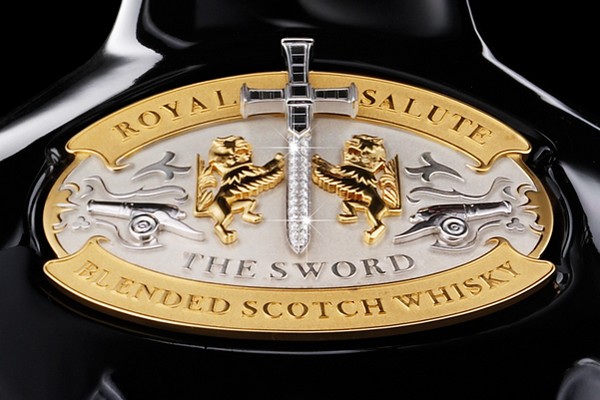 Vinatis_Royal-Salute-Tribute-to-Honour5_Luxe