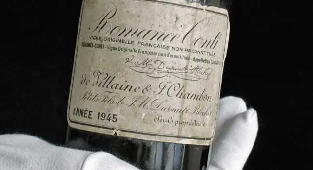Romanée-Conti 1945 : Le vin le plus cher du monde adjugé 812 500 dollars réécrit l’histoire aux enchères
