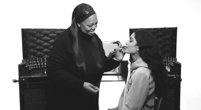 LV Crayon : Dame Pat McGrath signe et incarne la nouvelle campagne de La Beauté Louis Vuitton