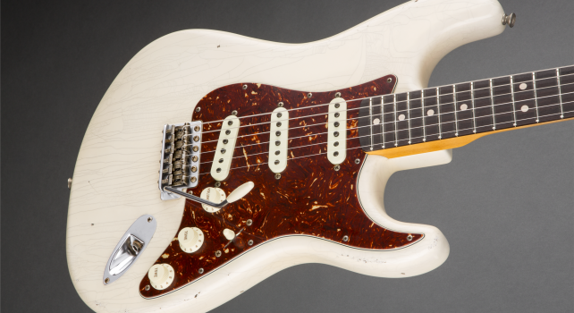 Yuriy Shishkov Fender Stratocaster : Une guitare inspirée par les oeufs Fabergé