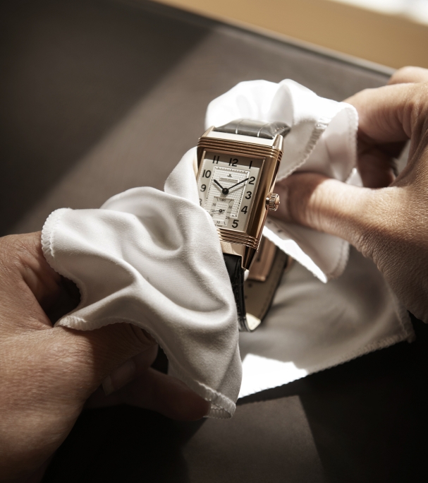 JaegerLeCoultre Christian Louboutin innove la Reverso