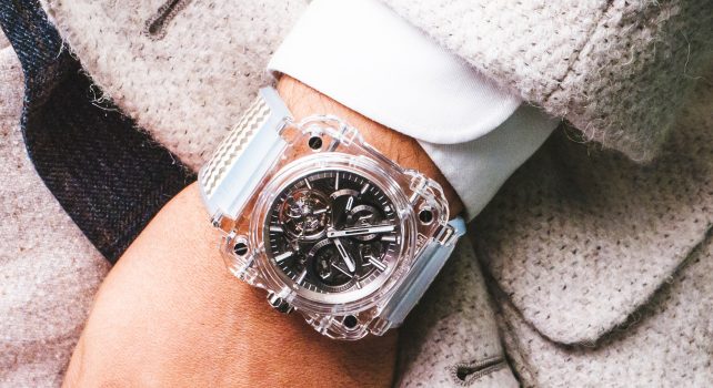 Bell & Ross BR-XI Chronograph Tourbillon Sapphire : Une montre transparente au mécanisme incroyable