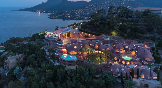 Palais Bulles : Offrez-vous un séjour dans la célèbre propriété de Pierre Cardin