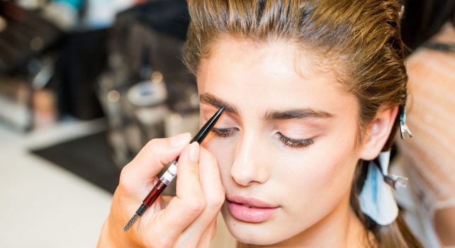 Quand les cosmétiques de luxe font les yeux doux aux millennials