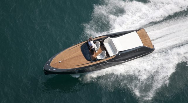 858 Fantom Air : Naviguez avec élégance sur les mers et océans !