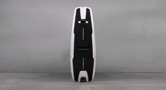 Awake Ravik : Une planche de surf électrique innovante pour les amateurs de sensations fortes