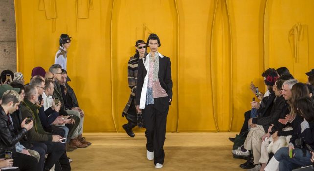 Loewe Homme Automne-Hiver 2019 : Le juste ton de Jonathan Anderson pour son tout premier défilé Homme