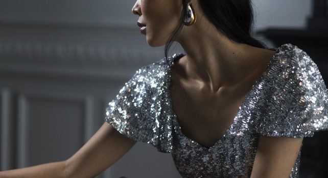 Une robe un soir : Ce soir Gucci, demain Chanel, jeudi Balmain.