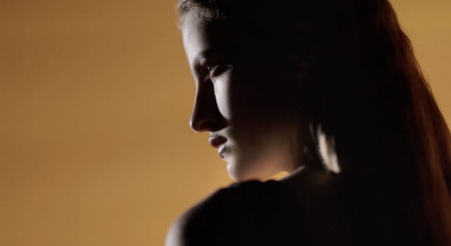 Hermès « Enchainements Libres » : Une association artistique par David Sims et Fabien Mouillard