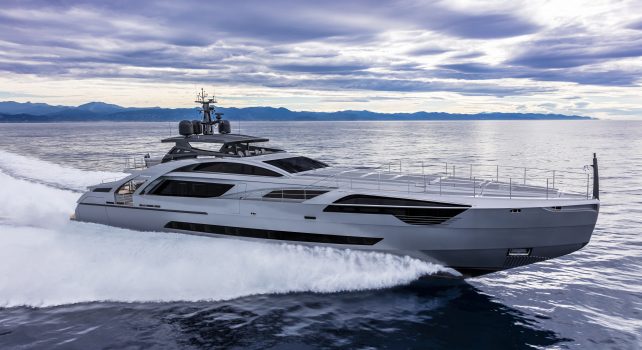 Pershing 140 : Le yacht aux mille frissons