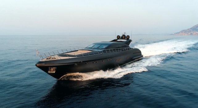 Mangusta 108 Neoprene : Un yacht d’exception aussi long qu’un Boeing 737