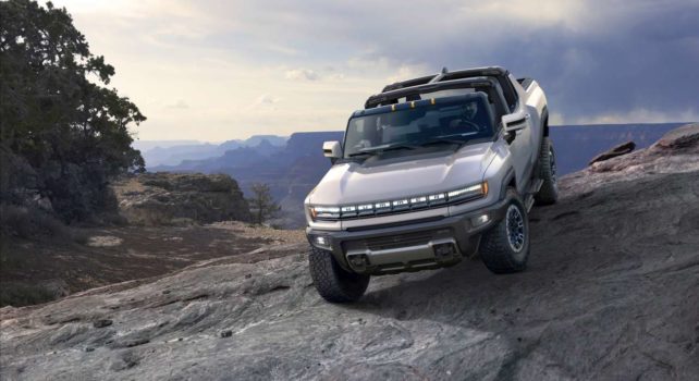 GMC Hummer EV : Le premier véhicule électrique de la marque vendu 2,5 millions de dollars