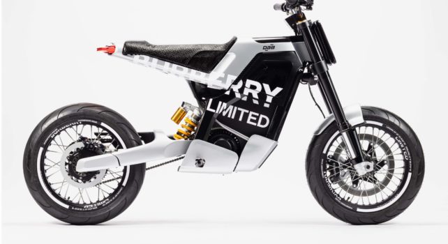 DAB Concept-E RS Burberry Edition : La moto électrique à l’allure Burberry