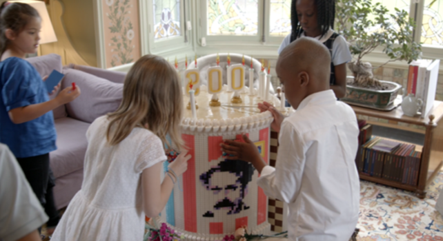 Louis Vuitton x LEGO : Un gâteau d&rsquo;anniversaire emblématique pour les 200 ans du Malletier