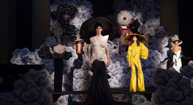 La nouvelle génération assure la relève : Ce qu’il faut retenir de la Fashion Week  Londonienne A/H 2022-2023.