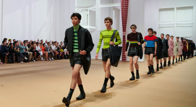 Prada Homme Printemps/Été 2023 : retour à l’essentiel, l’extraordinaire quotidien