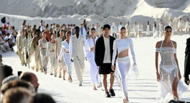 Jacquemus Automne/Hiver 2022 : « Le Papier »