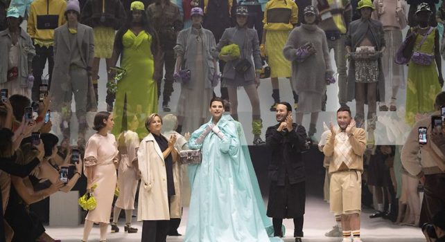 Fendi célèbre le 25e anniversaire du sac Baguette durant la Fashion Week de New York