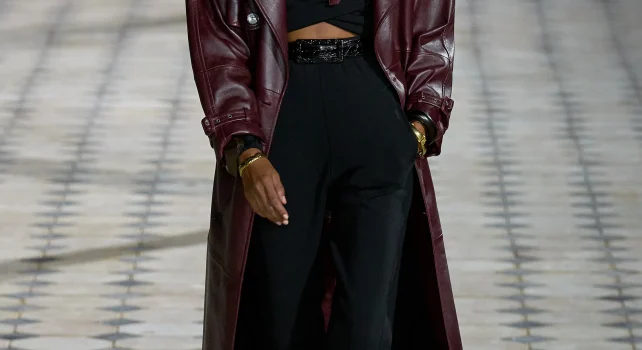 Saint Laurent Printemps/Été 2023 : Sensualité, mystère et dangerosité