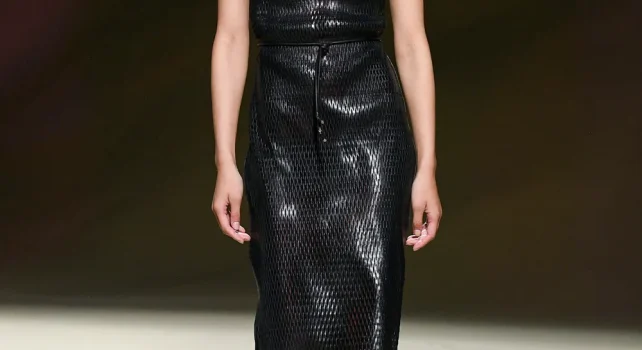 Hermès Printemps/Été 2023 : Voyage, sable et artisanat
