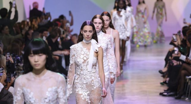 Elie Saab Printemps/Été 2023 : « Brise d’été »