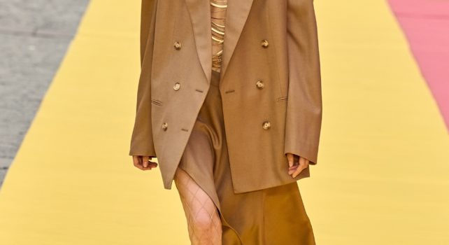 Stella McCartney Printemps 2023 : Couleurs, confort et cool attitude