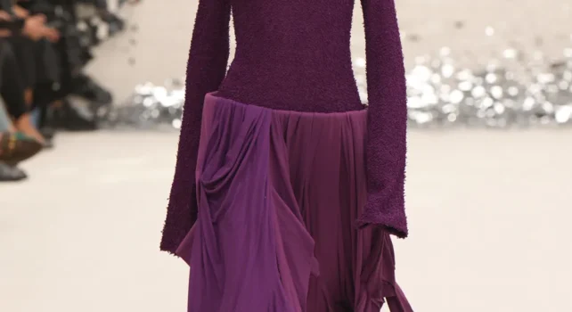 Acne Studios Printemps/Été 2024 : Monochrome à l’honneur