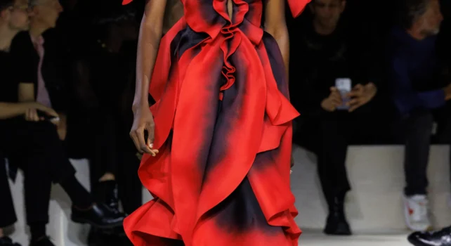 Alexander McQueen Printemps/Été 2024 : l’Adieu d’une héritière
