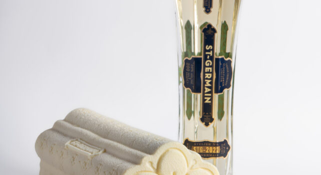 La bûche St-Germain® par Yann Couvreur : La liqueur française se décline pour les fêtes