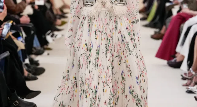 Giambattista Valli : Automne/Hiver 2024 : Le conte de fée