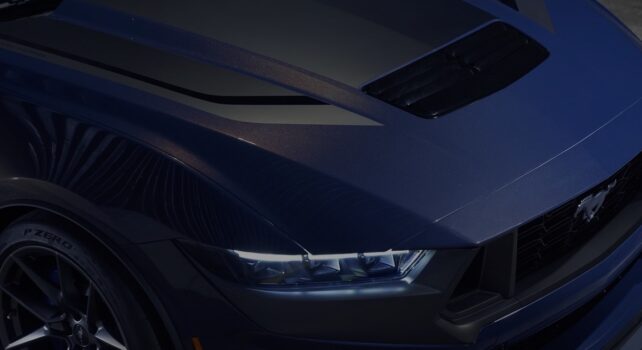 Ford Mustang Dark Horse 2024 : Un pur-sang prêt pour la piste