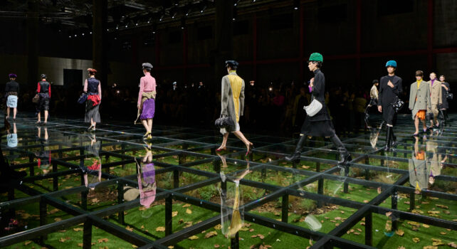 Prada Automne/Hiver 2024 : Le romantisme cruel