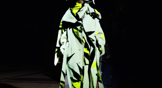 Issey Miyake : La maîtrise de l’élégance au savoir-faire intemporel
