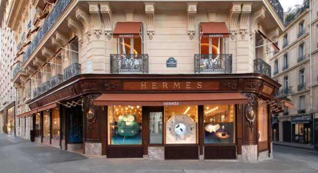 Pourquoi Hermès distance-t-il une nouvelle fois ses concurrents ?