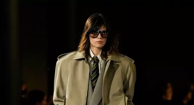 Saint Laurent Printemps/Été 2025 : L’élégance intemporelle réinventée