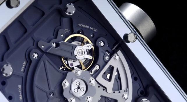 Richard Mille by Starck : La première montre non tonneau conçue par la manufacture horlogère suisse