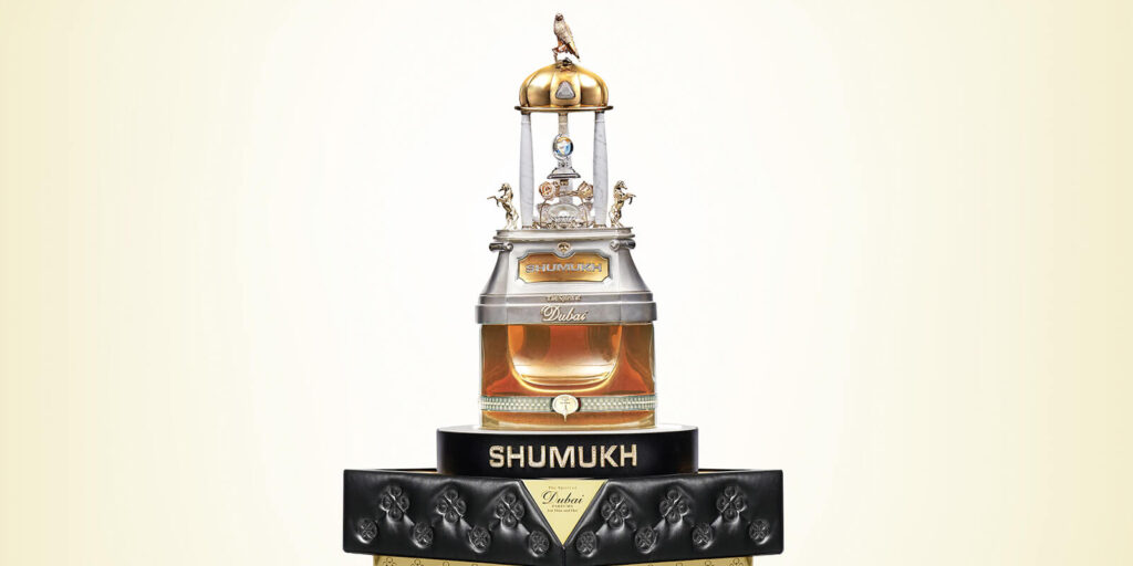 parfums les plus chers du monde : Shumukh, parfum le plus cher au monde de Nabeel, sculpture de 1,97 m sertie de 3 571 diamants