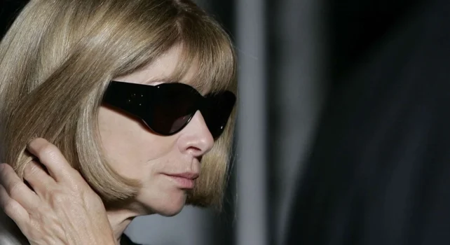 Anna Wintour quitte la direction de Vogue US : L’élégance d’un départ maîtrisé