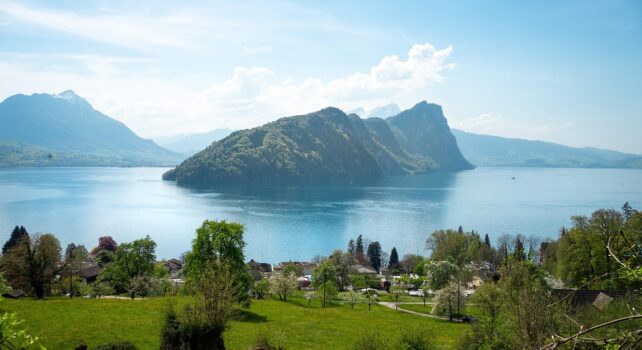 Habiter l’élégance : Acquérir une maison de luxe en Suisse