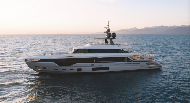Azimut 38-Meter Grande Trideck : L’art d’habiter la mer signé m2atelier
