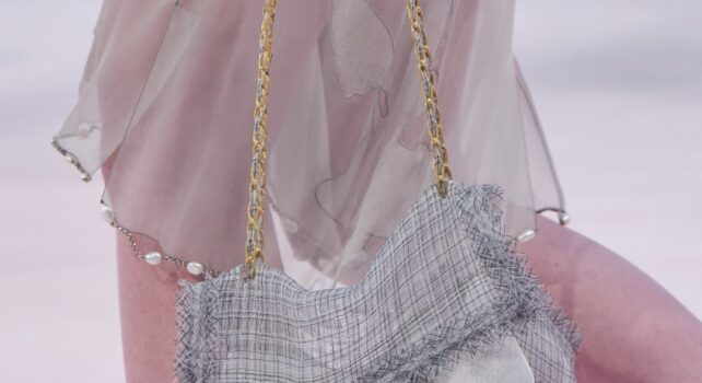 Chanel Haute-Couture 2026 : plumes, illusions et nouvelle élégance signé Matthieu Blazy