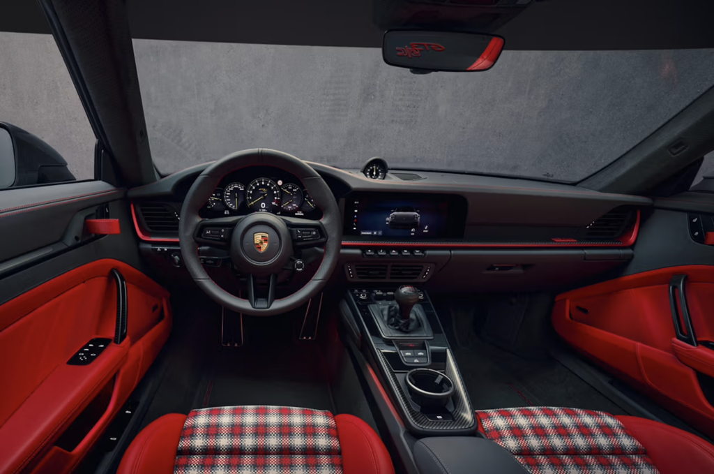 La Porsche 911 GT3 S/C, la première GT3 cabriolet de l'histoire : l'intérieur.