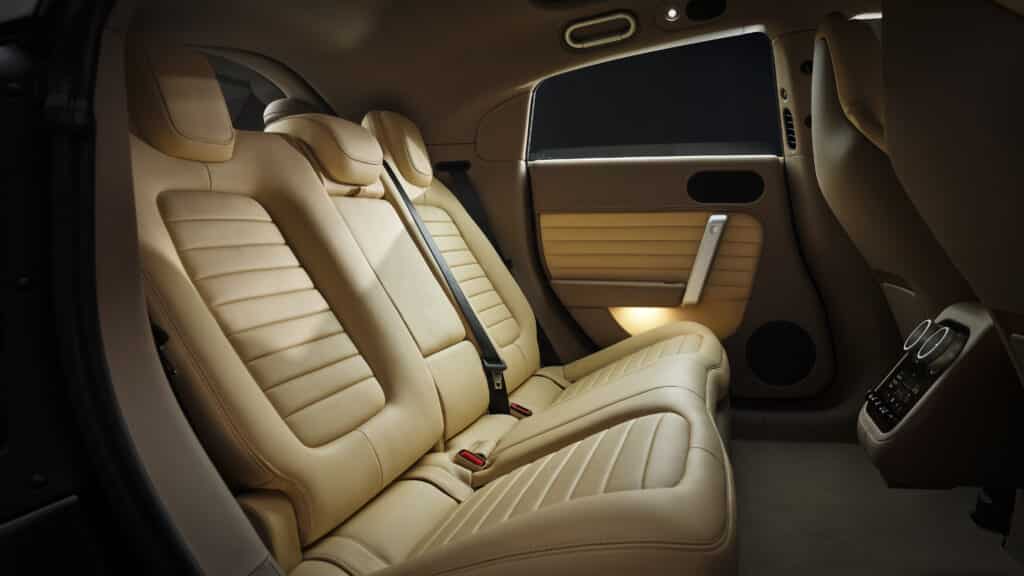 Ferrari Luce intérieur