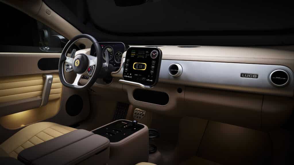 Ferrari Luce intérieur