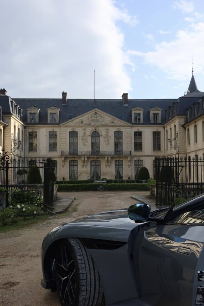 Aston Martin DB12 Volante V8