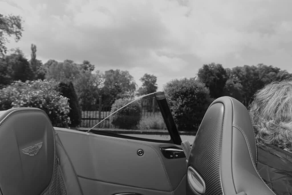 Aston Martin DB12 Volante V8