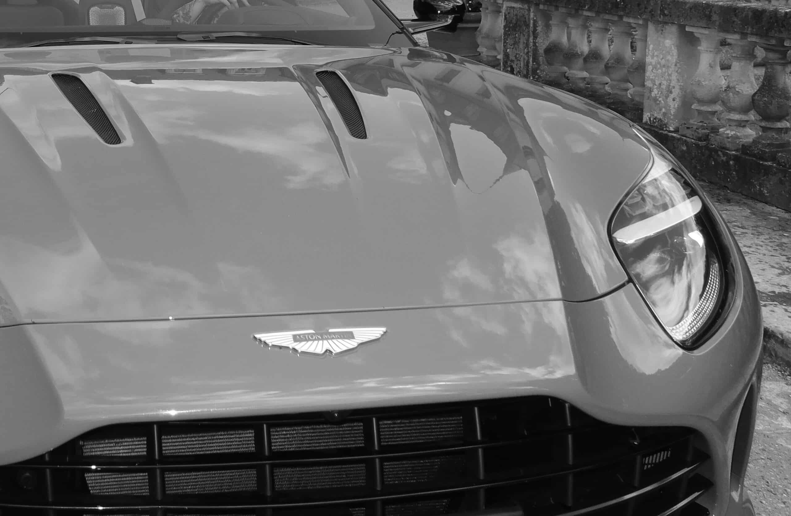 Aston Martin DB12 Volante V8 vue de face