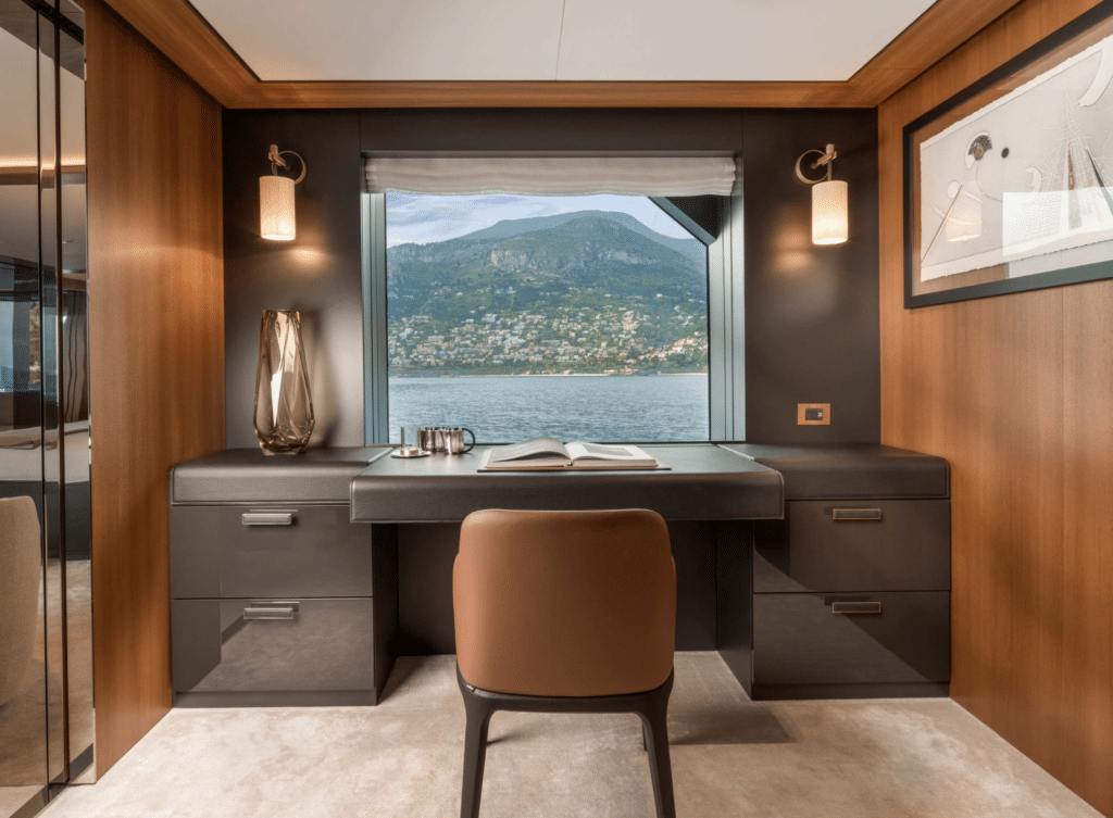 Bureau  Riva 54Metri 