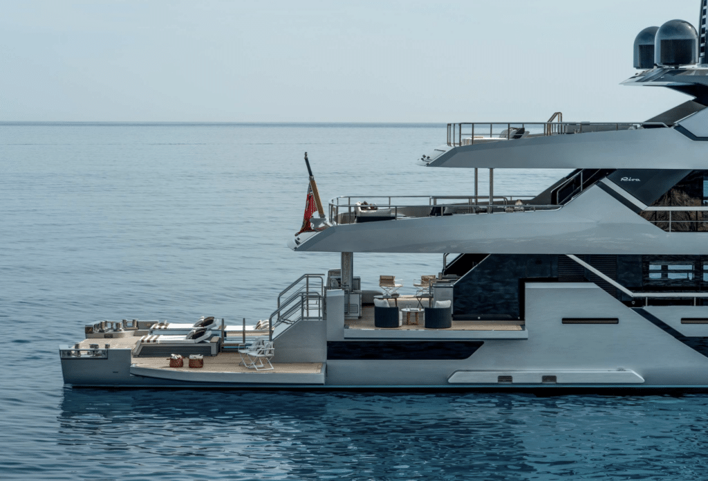 Side view  Riva 54Metri 
